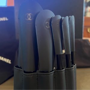 CHANEL Makeup Brush Set with holder. (7 pieces)